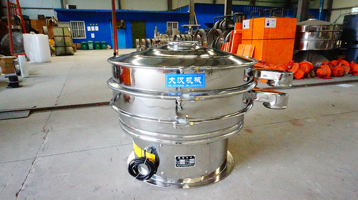 藕粉振動(dòng)篩適用于很多種不同的行業(yè)，對(duì)于物料多的篩分適用還是比較廣泛的。